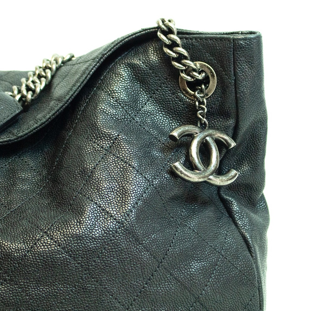 Chanel Black Calf Leather Shoulder Bag - Picture 2 of 7